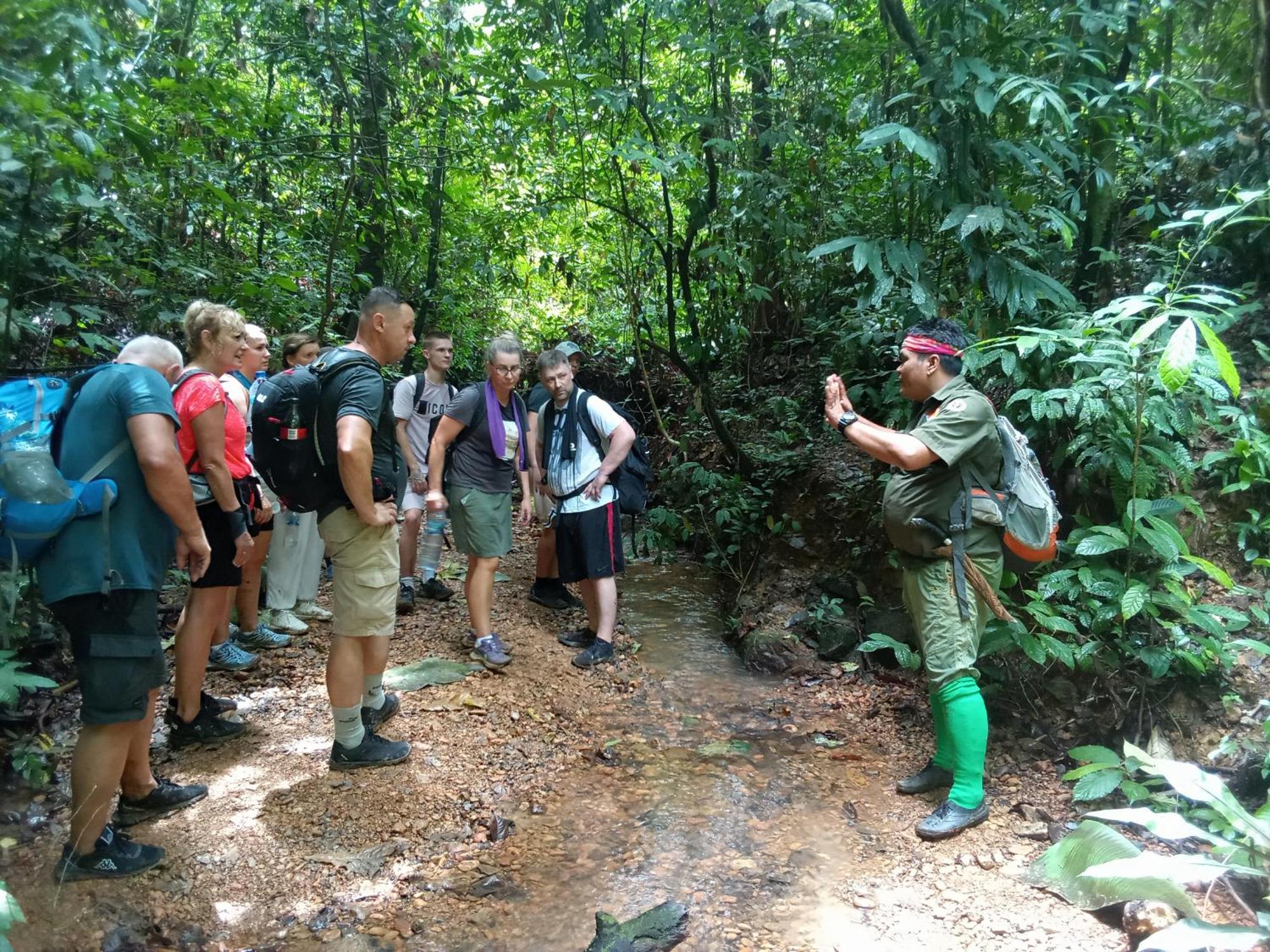 Hostel Jungle treking Bukit Lawang Exterior foto